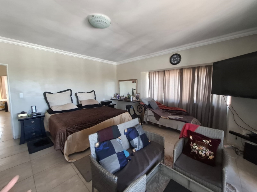 6 Bedroom Property for Sale in Pelican Heights Western Cape